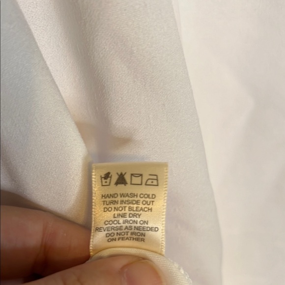 White Sleeveless Scoop Neck Dress with Faux Fur Accent Preowned - Picture 6 of 8